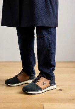 Bugatti SONIC - Trainers - Taupe/cognac -Coes Style Store 2e346241193e4076bbaed52a7bff9c75 1