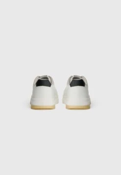 Bugatti DASTON - Trainers - White -Coes Style Store 36a4830a22d646d786903dd264947a05