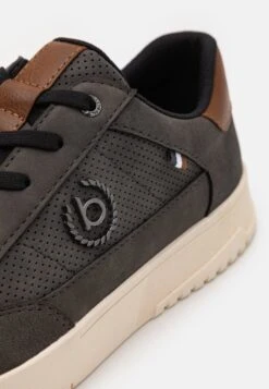 Bugatti HELIUM - Trainers - Dark Grey -Coes Style Store 4918cb91f7284b87966d80f4054a01ce