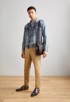 Bugatti CROSSBODY BAG - Cross Body Bag - Anthrazit/anthracite -Coes Style Store b67601a095114d86822919deb74e0af5