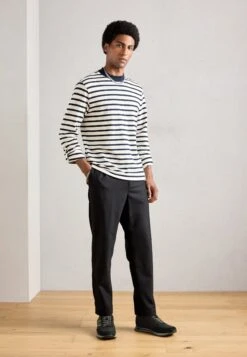 Bugatti PHILIP - Trainers - Black -Coes Style Store c6a4566bfb29427e9fc8acde3edcf555