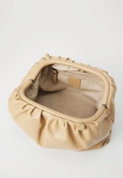 Bugatti MILA POUCH KLEIN - Cross Body Bag - Beige 6 Bugatti MILA POUCH KLEIN - Cross Body Bag - Beige -Coes Style Store e035b657088d43cb8569d79374a4a36c